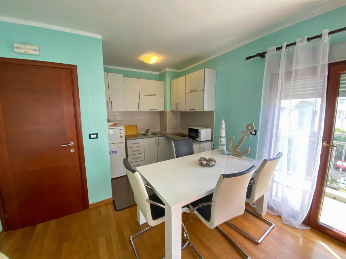 Apartment Center Adria Bar Esterno foto